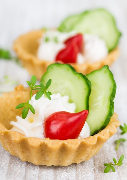 Tartelettes à la crème de poivron et concombre