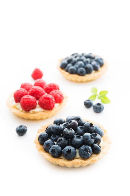 Tartelettes d'été à la crème et aux fruits rouges