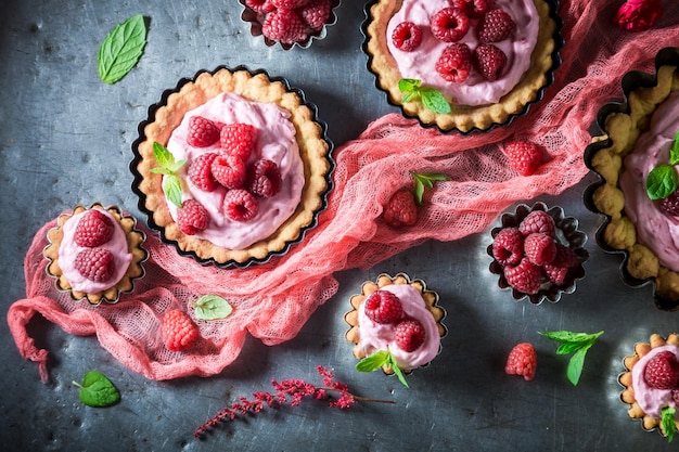 Tartes maison et sucrées à base de baies et de crème