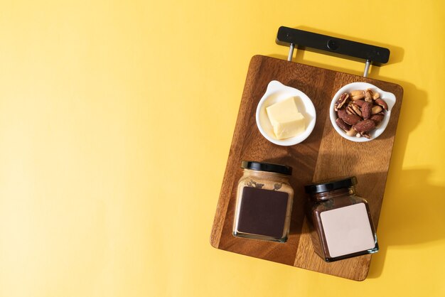 tartinade au beurre d'amande et tartinade au beurre d'amande au chocolat