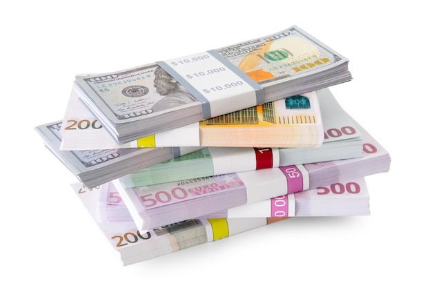 Tas d'argent dollar et billets en euros sur blanc