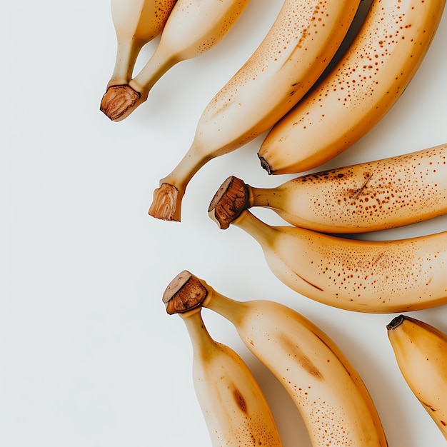 Photo un tas de bananes qui sont sur une table