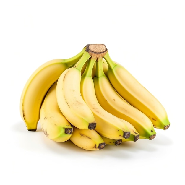 Un tas de bananes sont dans un tas sur un fond blanc.