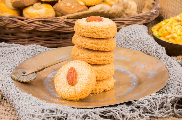 Photo tas de biscuits ou de biscuits aux amandes douces