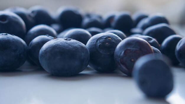 un tas de bleuets avec un bleuets