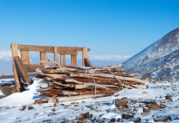 Tas de bois dans la destination touristique