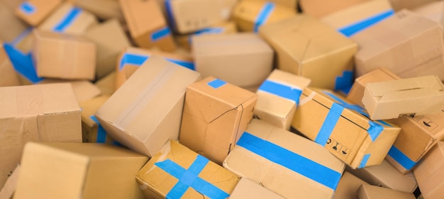 Tas de boîtes ou de colis de livraison en carton Image de concept d'entrepôt ou de livraison