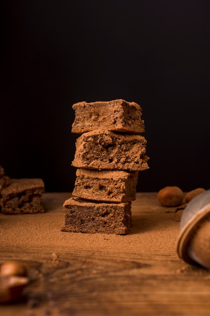 Tas de brownies au chocolat