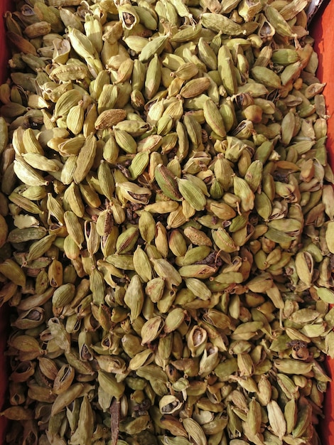 Tas De Cardamome Sur Le Marché Des épices