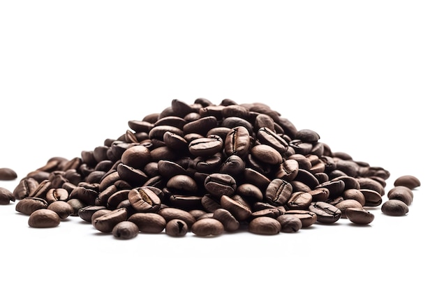 Un tas de grains de café avec le mot café dessus