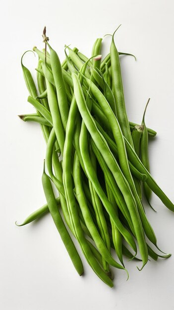 Un tas de haricots verts assis sur une table blanche IA générative