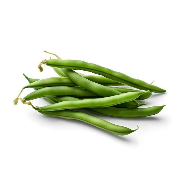 Un tas de haricots verts est affiché sur un fond blanc.