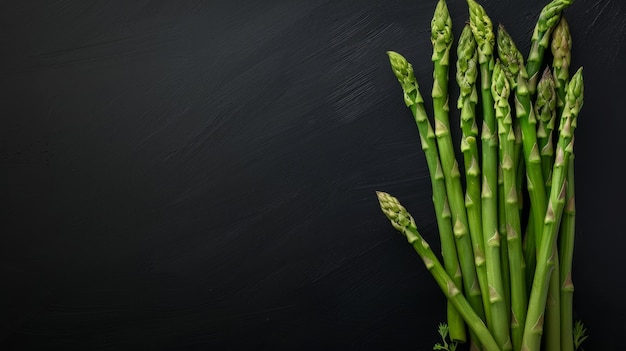 Un tas de lances d'asperges croustillantes