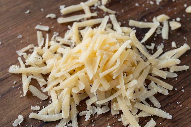 Tas de parmesan râpé