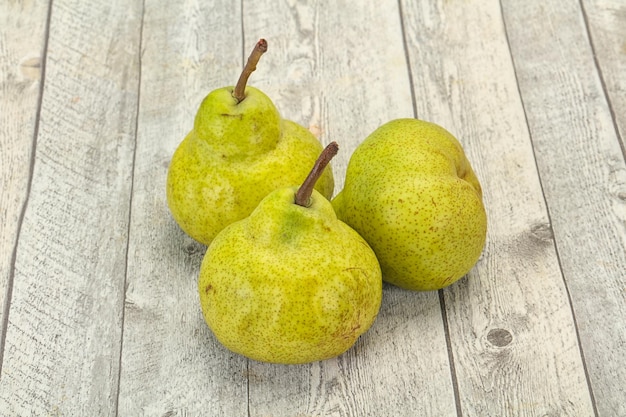 Tas de poire verte savoureuse sucrée