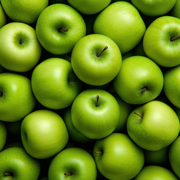 Un tas de pommes vertes en magasin