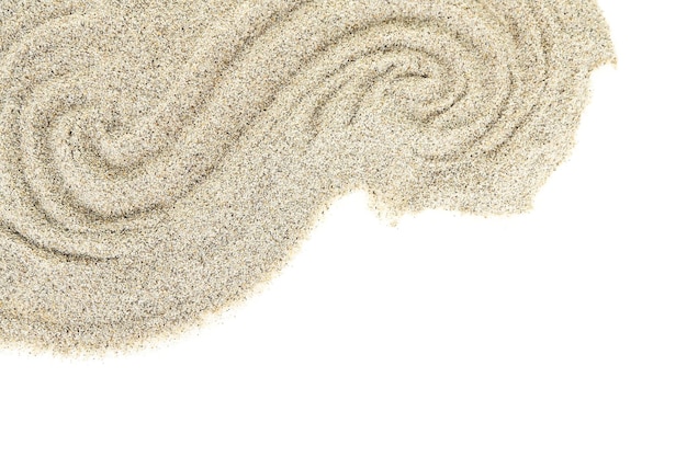 Photo un tas de sable de mer isolé sur le blanc