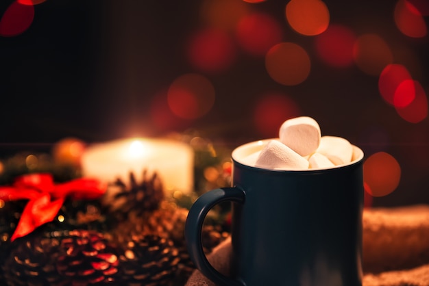 tasse avec cacao et guimauves