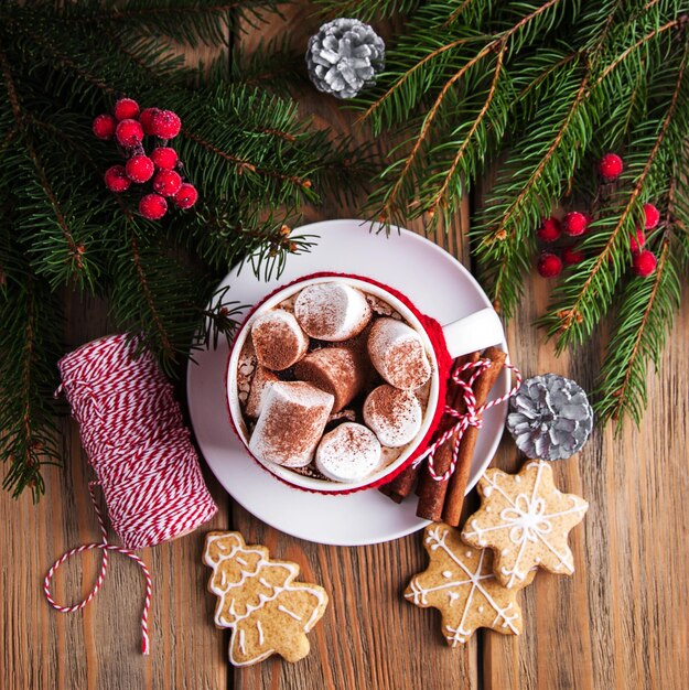 Une tasse de cacao de Noël