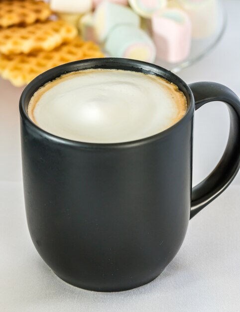 Tasse de café au lait chaud