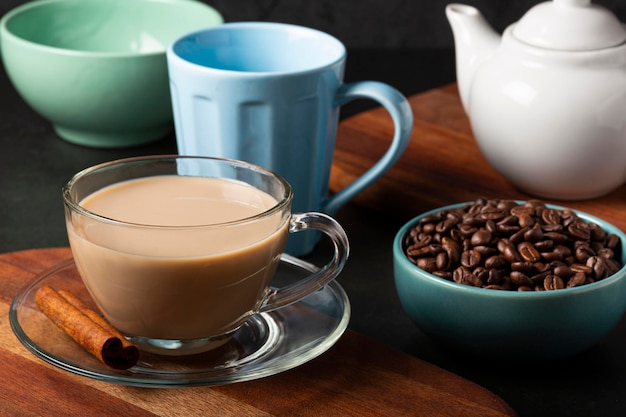 Tasse de café au lait crémeux.