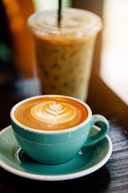 Tasse de café avec un bel art Latte