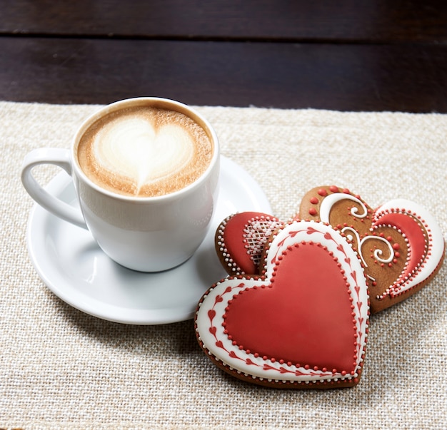 Tasse de café avec des biscuits