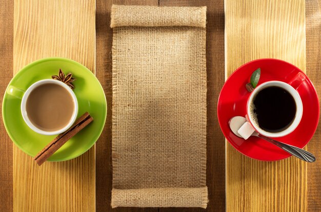 Tasse de café sur bois