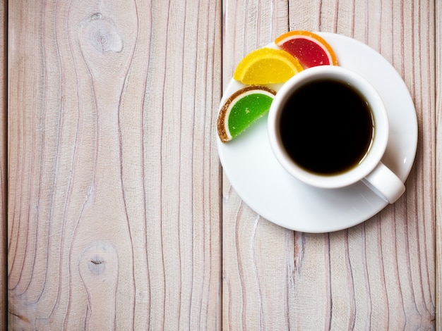 Photo tasse à café et bonbons