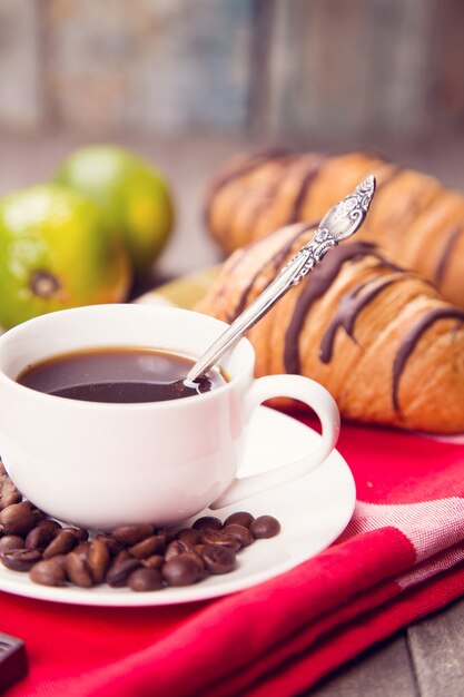 Tasse à café avec des bonbons