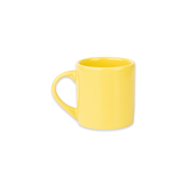 Tasse à café en céramique jaune isolé sur fond blanc