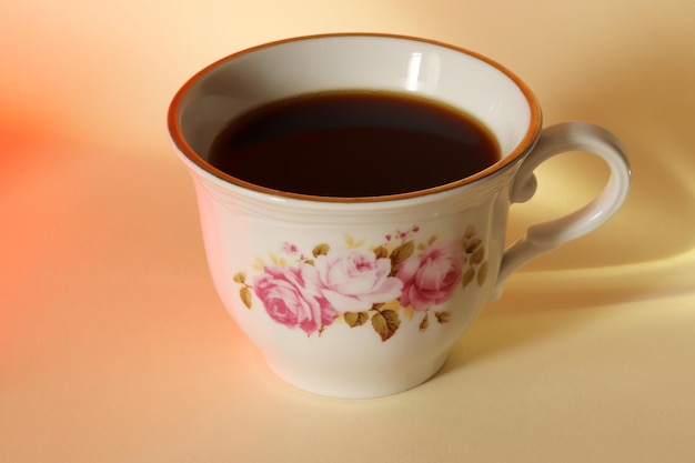 Une tasse de café chaud