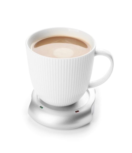 Tasse de café avec chauffage sur blanc