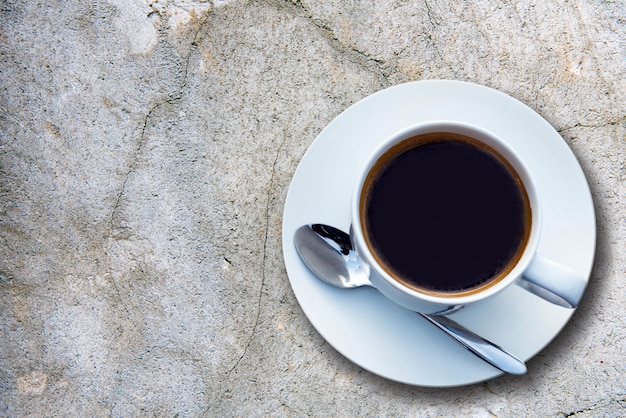 Tasse à café sur ciment