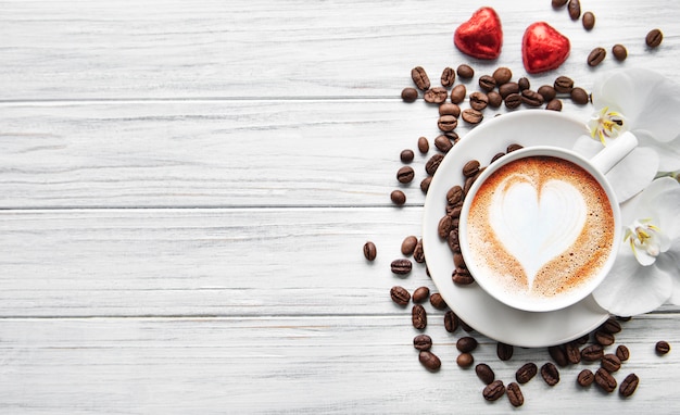 Une tasse de café avec coeur