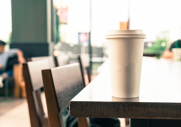 tasse à café dans le café