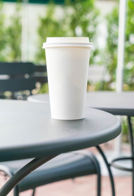 tasse à café dans le café