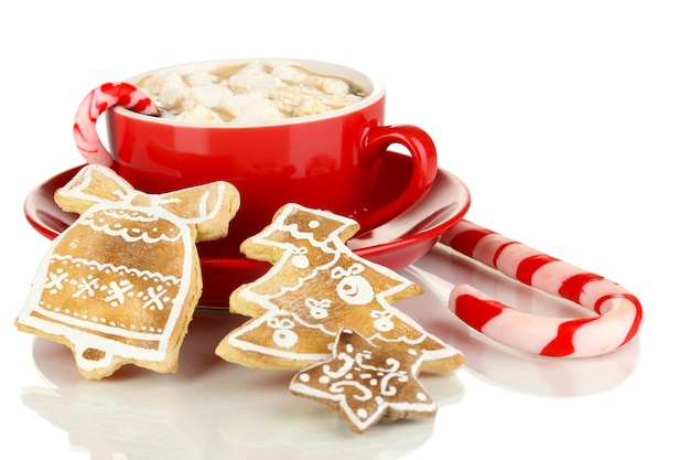 Tasse de café avec douceur de Noël isolated on white