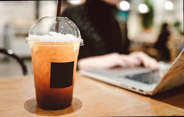 Une tasse de café à emporter