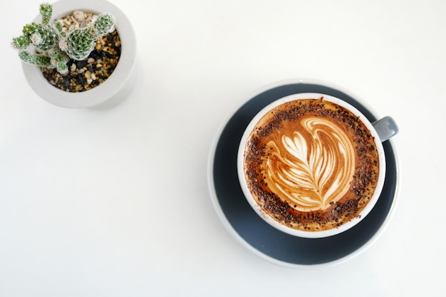 Tasse à café avec espace copie, vue de dessus, concept de restauration