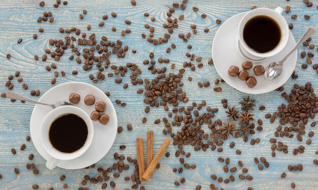 Tasse de café et étoiles d&#39;anis