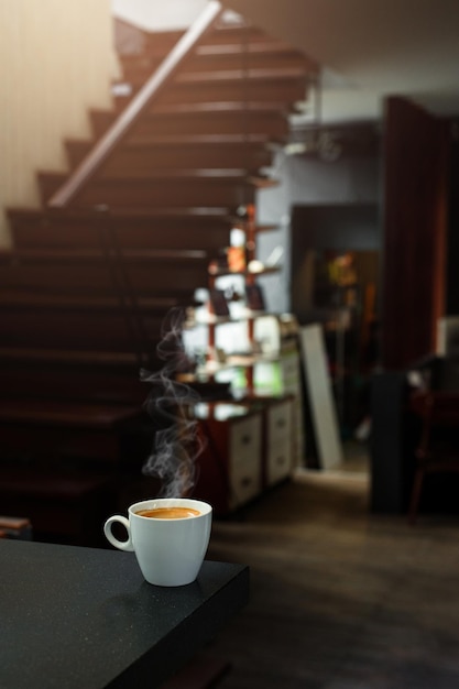 Tasse de café expresso sur tableau noir