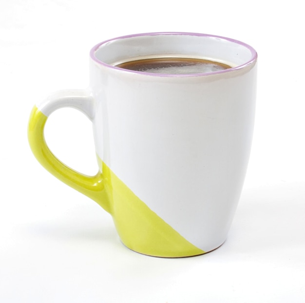 Photo tasse de café sur fond blanc