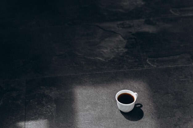 Tasse de café sur fond de bois