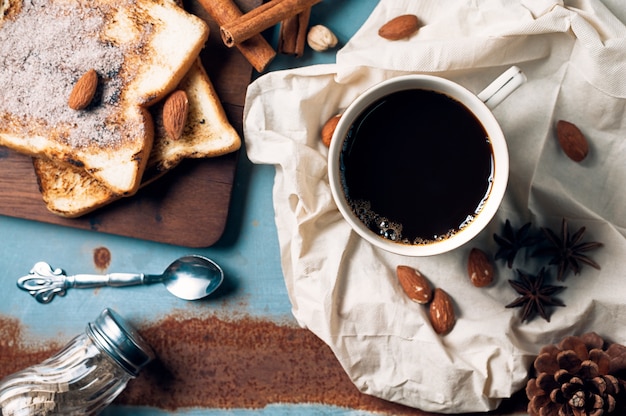 Tasse à café sur fond rustique