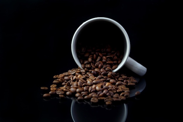 Tasse à café avec des grains de café