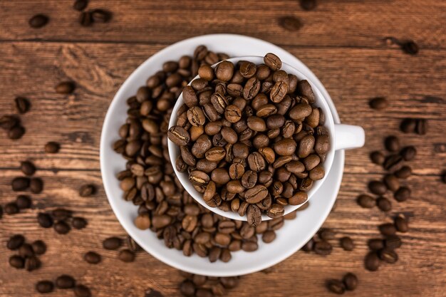 Tasse à café et grains de café