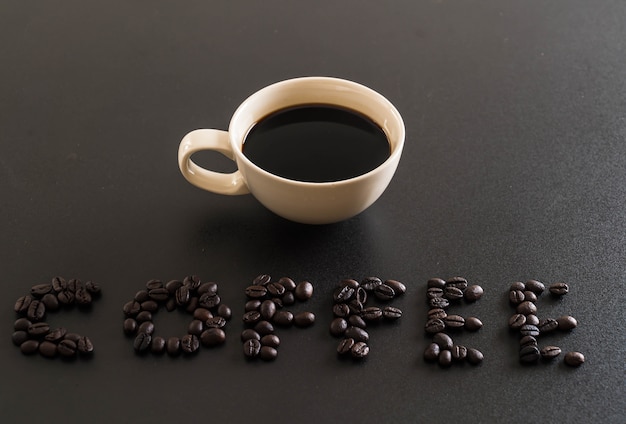 Tasse à café et haricots