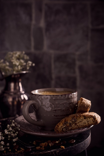 Tasse à café avec des haricots