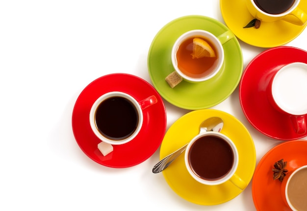 Tasse de café isolé sur une surface blanche